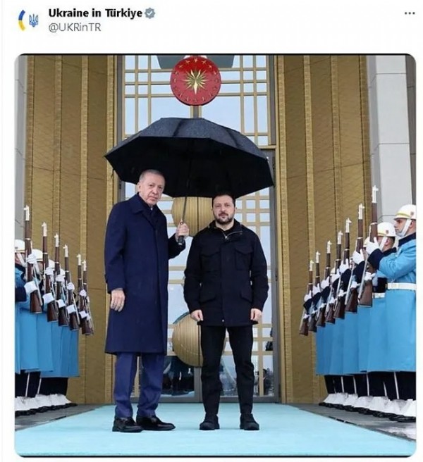 Türk diplomasisinin farkı! Trump-Zelenskiy kavgası sonrası anlamlı fotoğraf